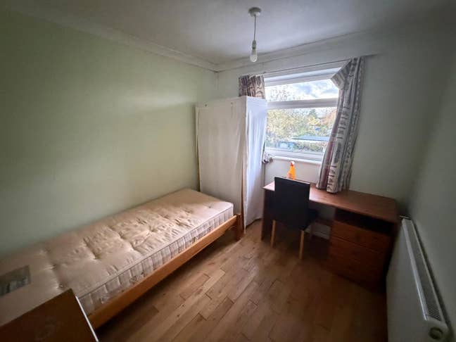 Spacious double room to let Main Photo