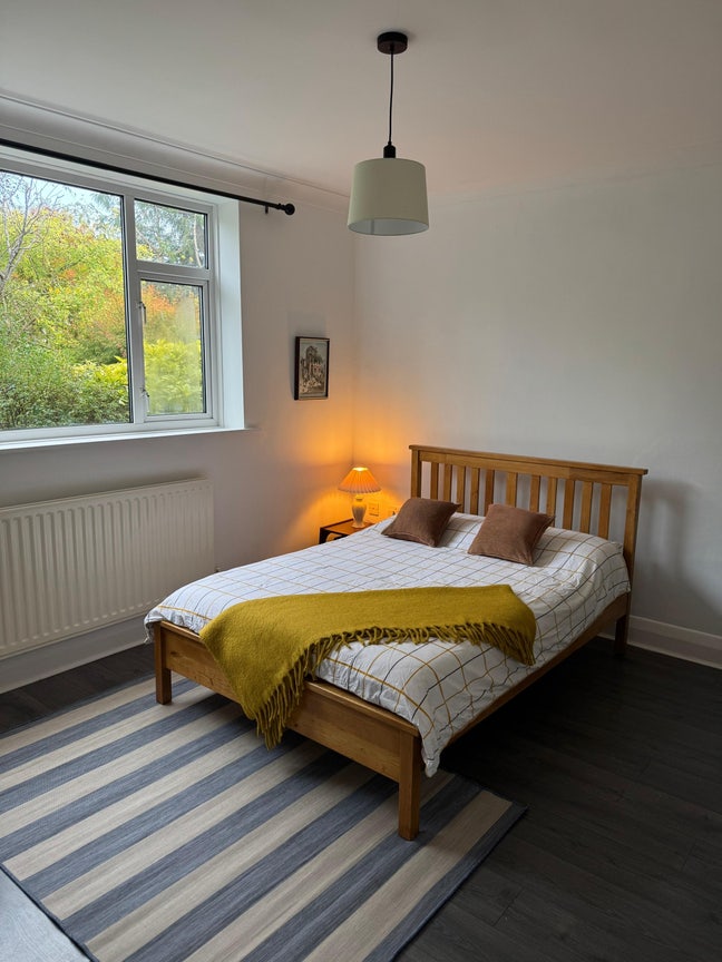 Spacious double room - Newly refurbished Main Photo