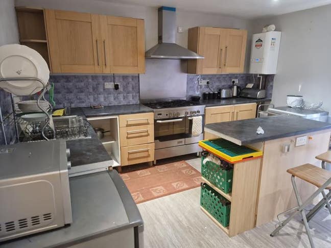 Large single rooms available immediately - EH6 Main Photo