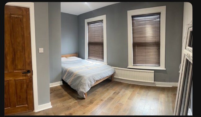 Clean bright room in renovated house Main Photo