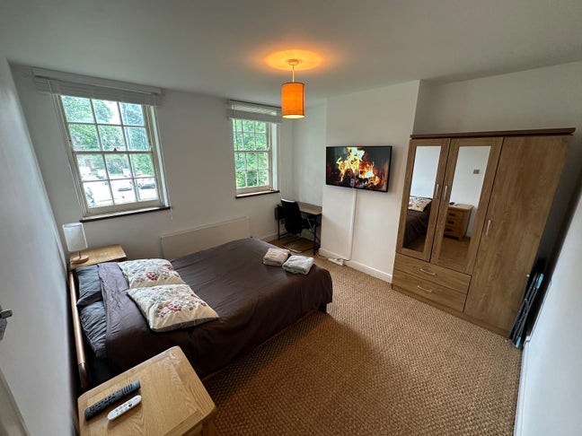 Single use en-suite room Main Photo