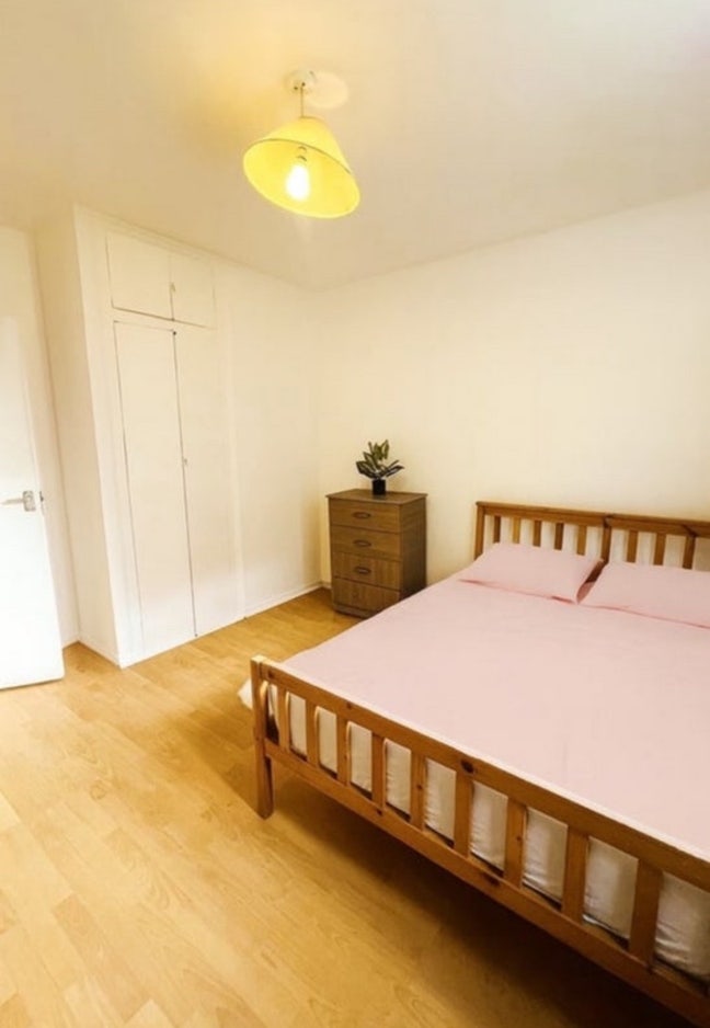 Double Room in Hackney) Main Photo