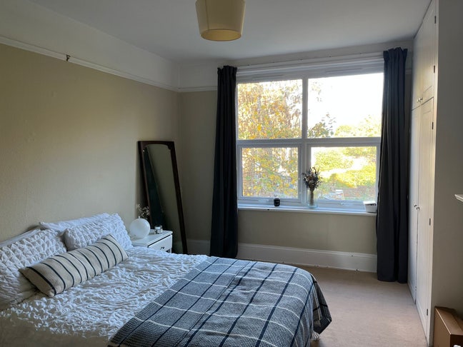 Large Double Room - Herne Hill (Available Dec 1st) Main Photo