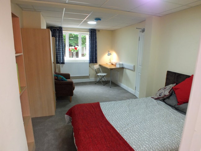 Ensuite Room in Town Centre Available Main Photo