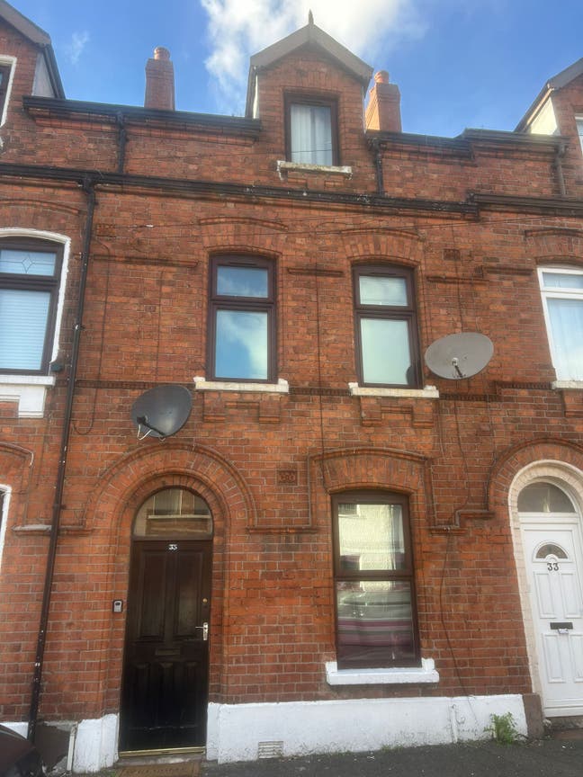 Two Bedrooms Available – 35 Crocus Street Main Photo