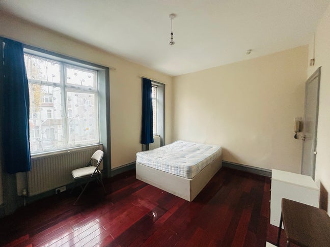 Double Room Kilburn Station  Main Photo