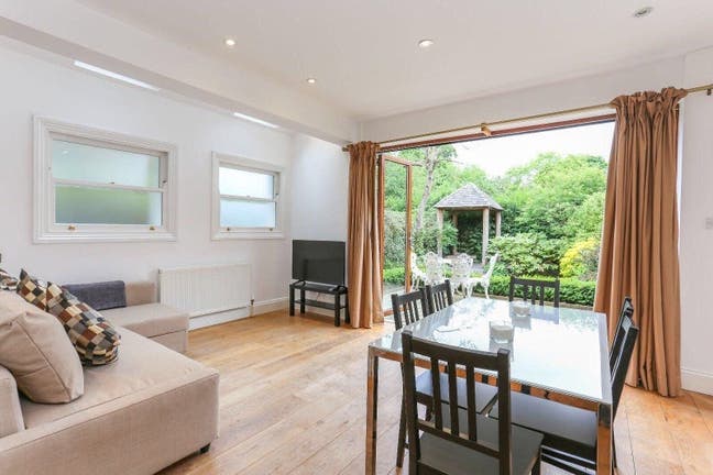 Room in Cosy South Ealing Home  Main Photo