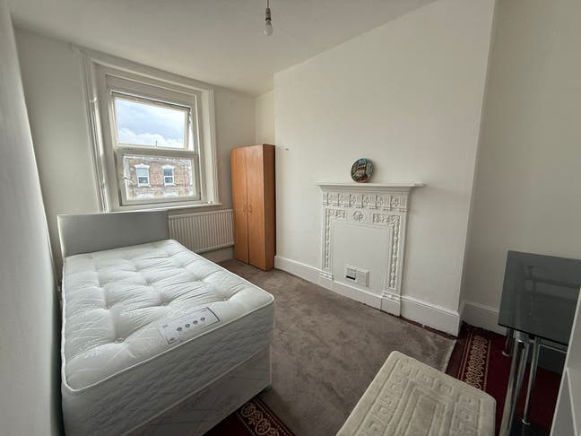 Two Single Room Available Main Photo