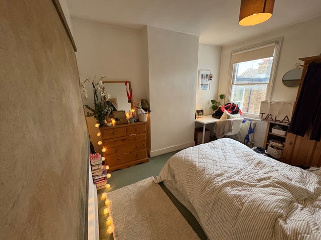 Big Bright Room in Mile End  Main Photo