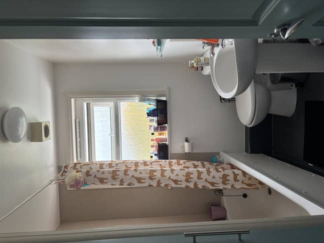 Cozy Room Available in Bright 3-Bed Flat  Main Photo