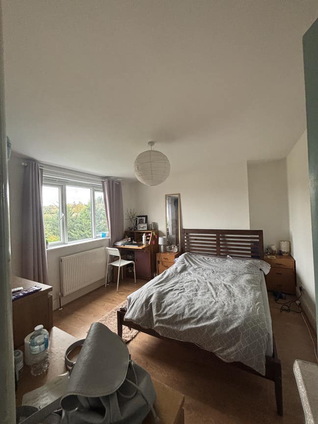 Cozy Room Available in Bright 3-Bed Flat  Main Photo