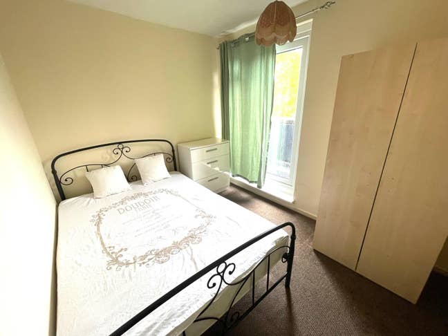 Big Room with balcony in Colindale Main Photo