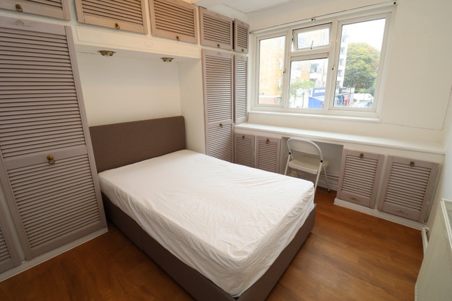 Spacious Double Room in Friendly Angel area - N1  Main Photo