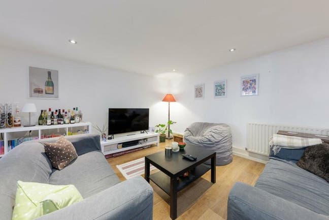 Furnished 2-Bed Flat Clapham Main Photo
