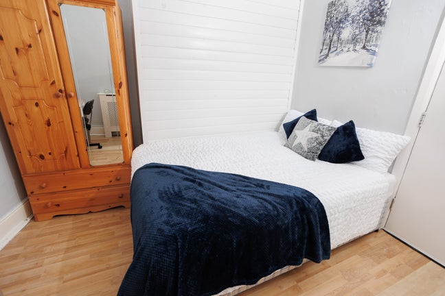 🏡Large Double Rooms + Garden • Bills Inc • LE2 Main Photo