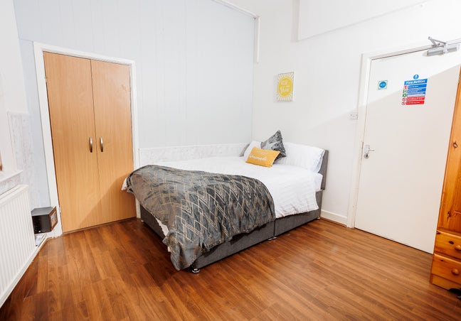 🏡Large Double Rooms + Garden • Bills Inc • LE2 Main Photo