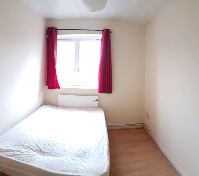 Medium double room excellent location Main Photo