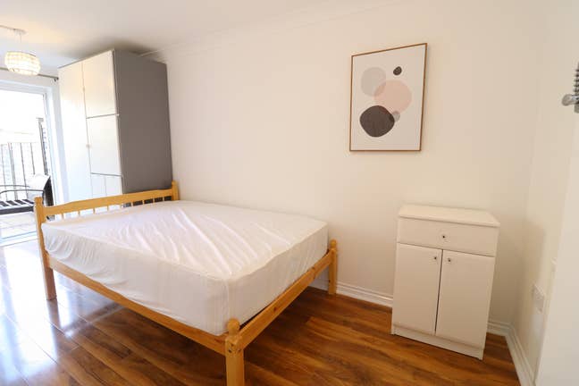 Barking Rooms Available!! Main Photo