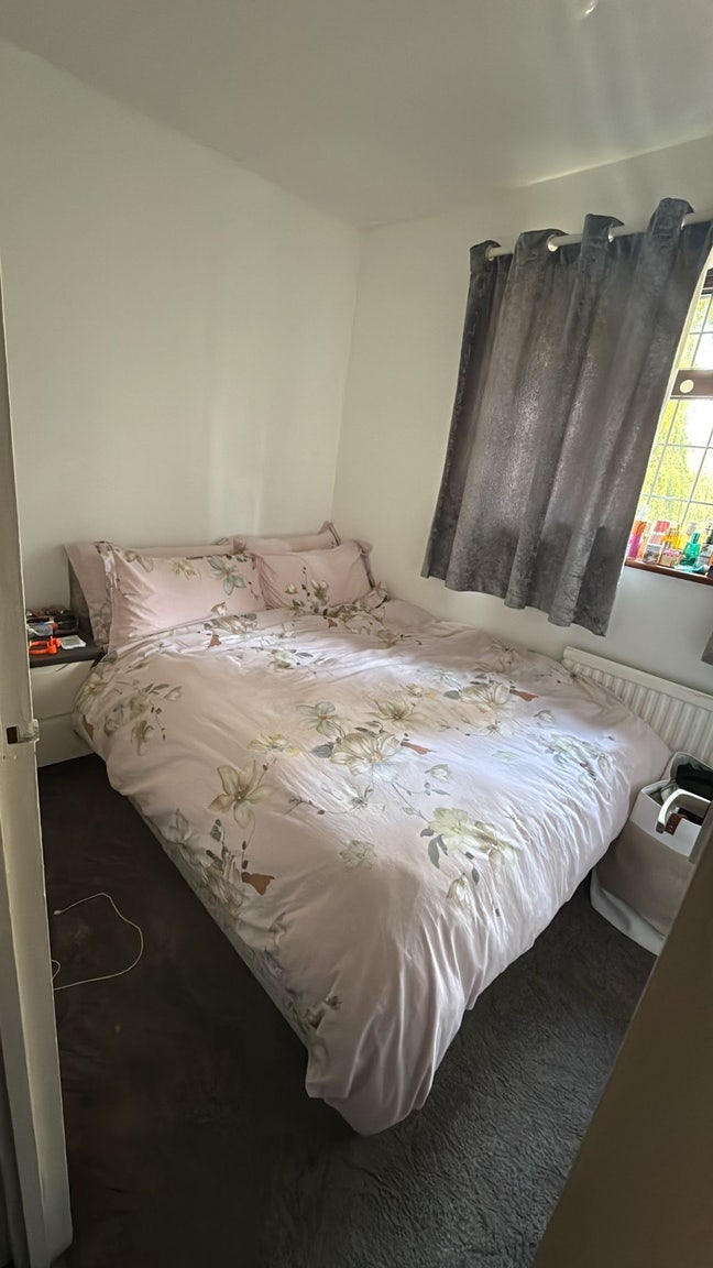 Furnished Room for Rent – SE28 (Lovely Lake View!) Main Photo