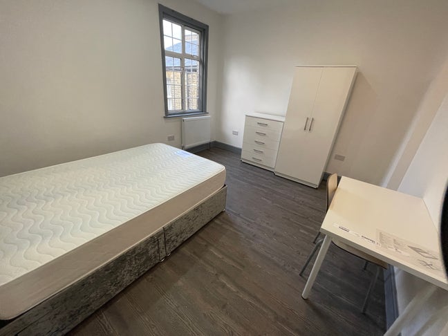 Spacious Single Room 5 Mins from Jubilee Line Main Photo