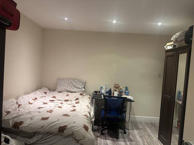 Two ensuites & Single rooms, 5m to walk to TUBE Main Photo