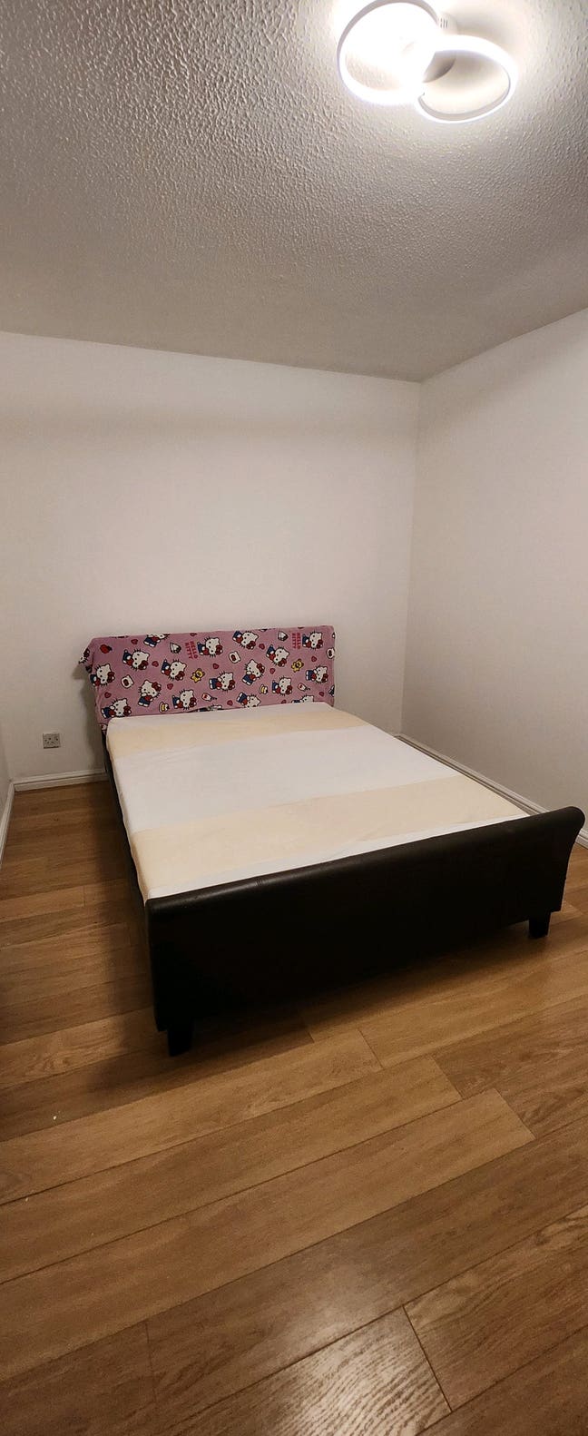 ​🏠 3 Rooms Available Near Beckton Main Photo