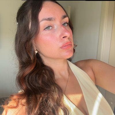 Looking for a double room/ people to buddy up with Main Photo