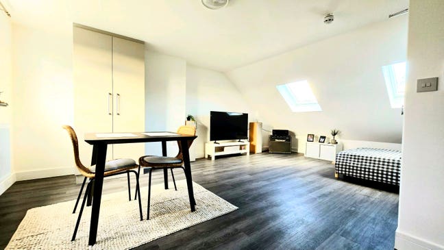 Studio (private kitchen and bathroom) Main Photo