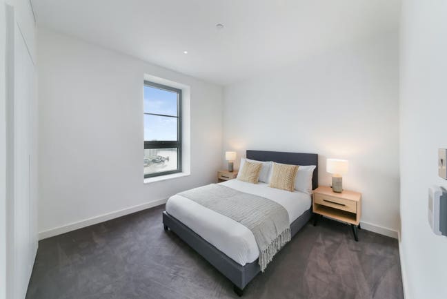 Modern Flat with Amazing Views + Gym & Pool – E14 Main Photo