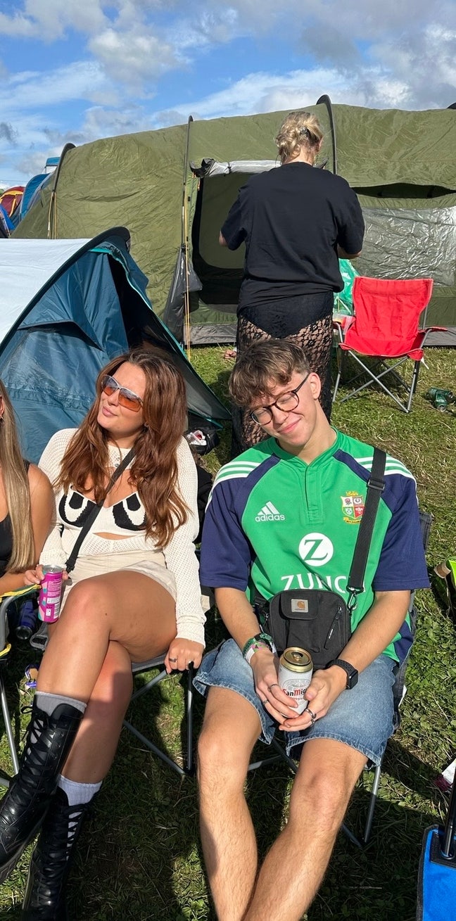 2 friends looking for a buddy up in London! Main Photo