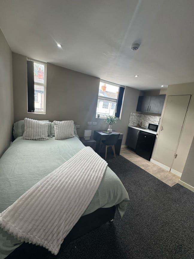 Part-Studio CV1 🏡 No Deposit 🎊 Bills Inc 🙂  Main Photo