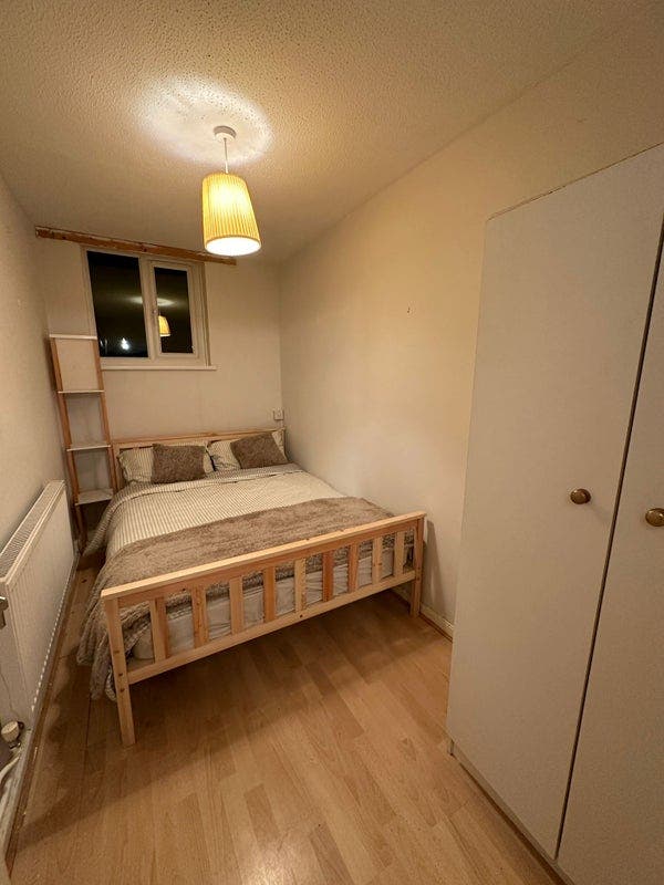 🌞 Cozy Double Room in Friendly Flat – Oval Main Photo
