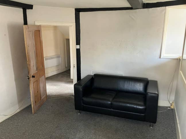 Double Rooms to Rent Godalming High Street Main Photo