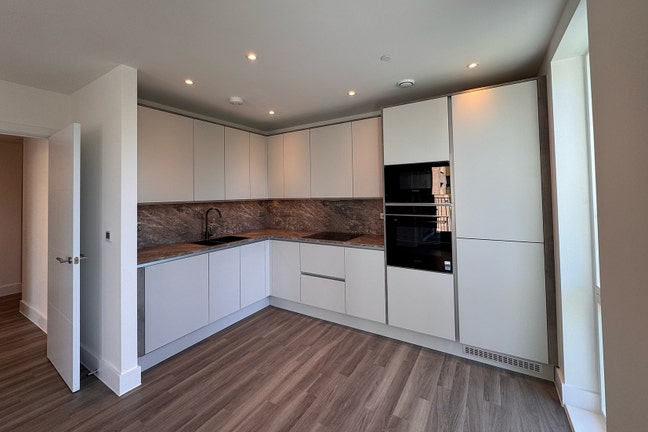 2-Bed Ensuite Flat with Balcony – Colindale NW9 Main Photo