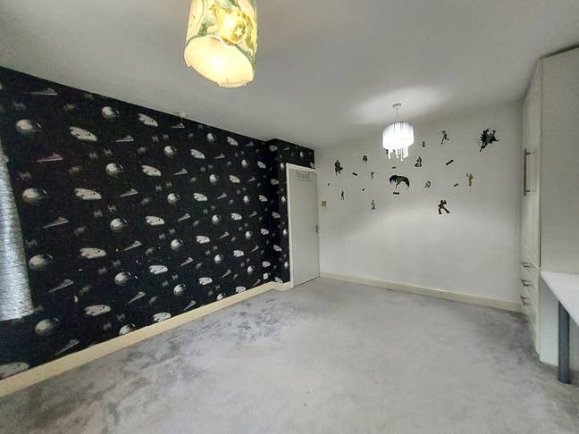 Double room to rent in shared property- max 8 mont Main Photo