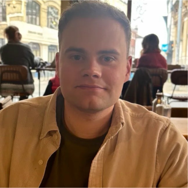 Professional looking for friendly house to join Main Photo