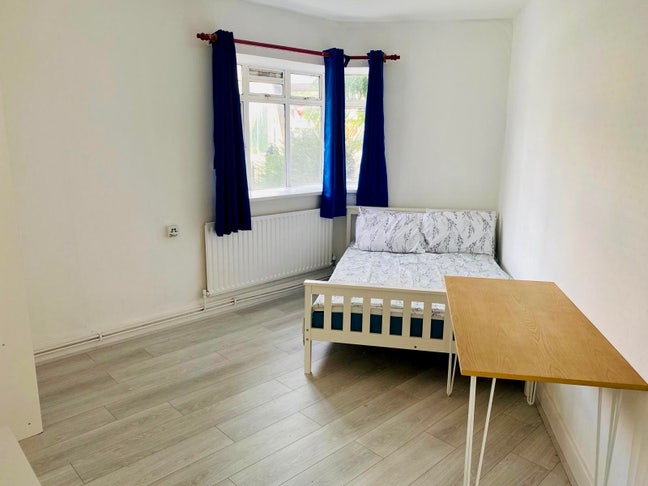 Clean, Quiet Double room 2 mins from station  Main Photo