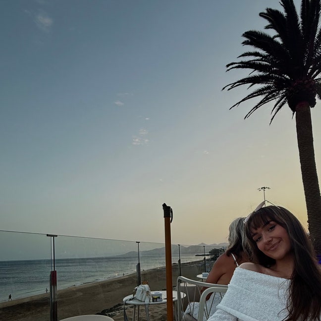 26 y/o professional looking for friendly flat! Main Photo