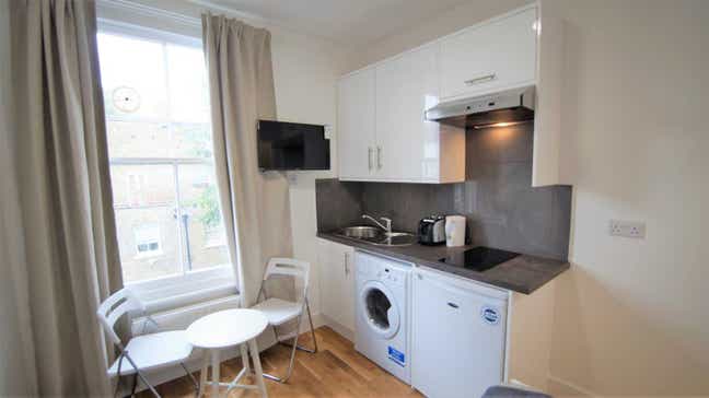 Studio flat on Ifield Road, Chelsea SW10 Main Photo