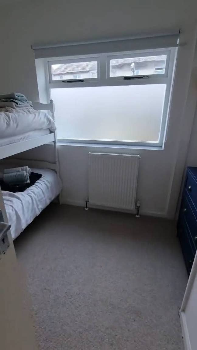 Small double room in family home near beach Main Photo