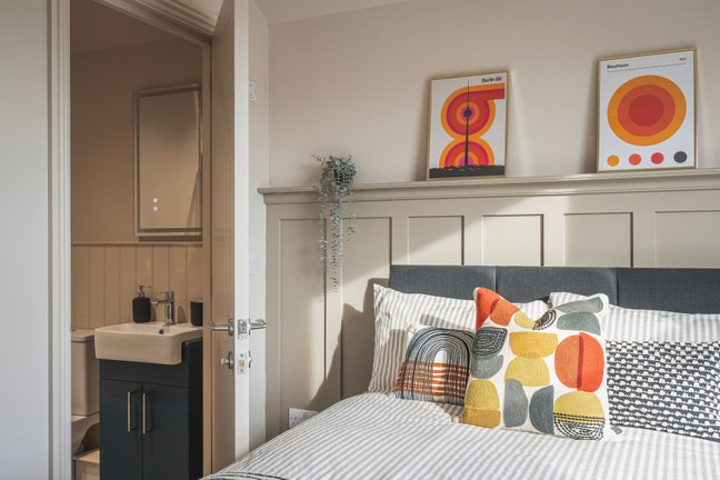 Stylish 6‑Room Professional House Share Gloucester Main Photo