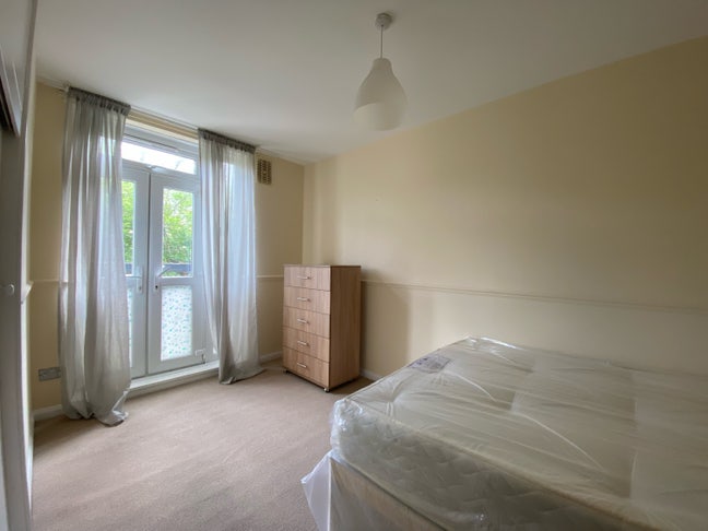 Spacious Double bedroom  Main Photo