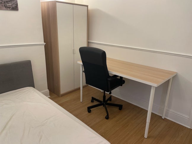 Room next to Northern General Hospital  Main Photo