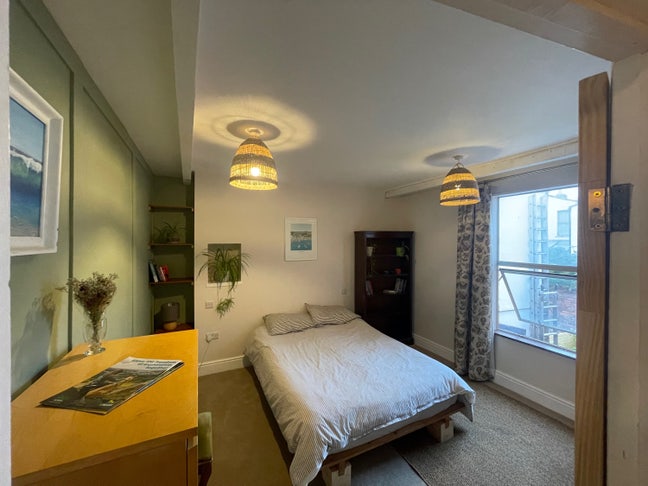 Large Room in Totterdown for £869/M Bills Included Main Photo