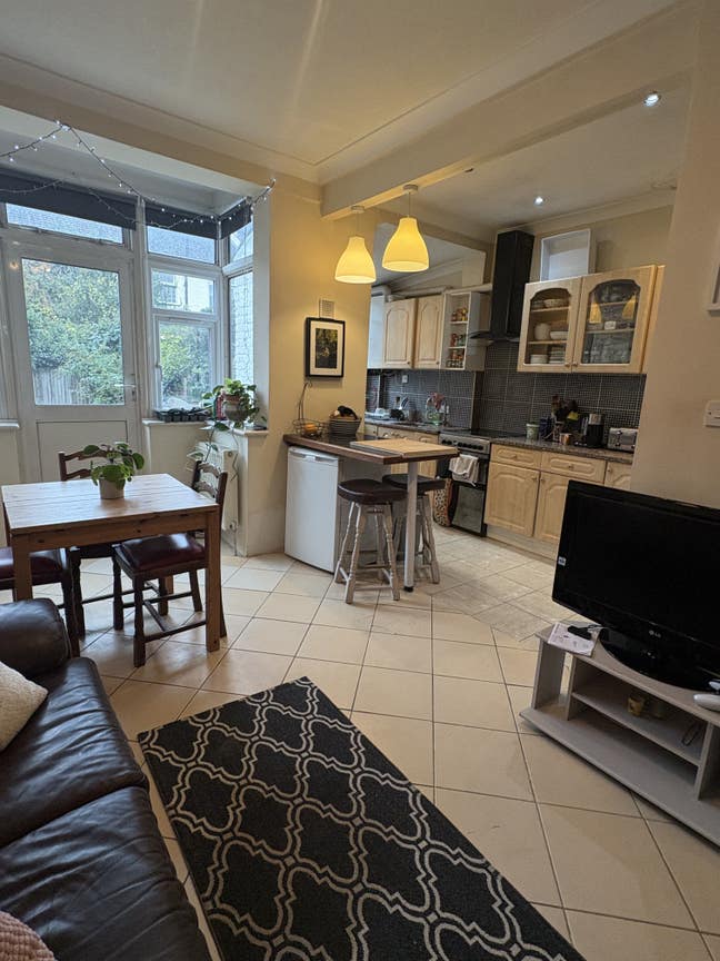 Large room with fab housemates  Main Photo