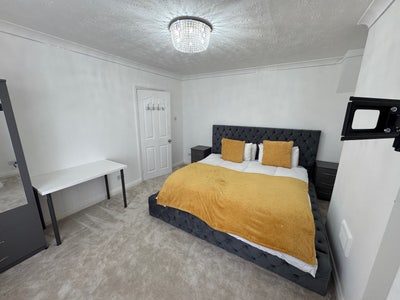 4 Bedroom Professional House Share - All Bills Inc Main Photo