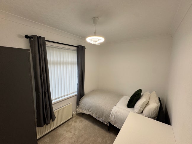4 Bedroom Professional House Share - All Bills Inc Main Photo
