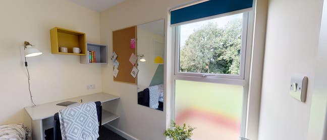 1 Room available in Student House share Main Photo