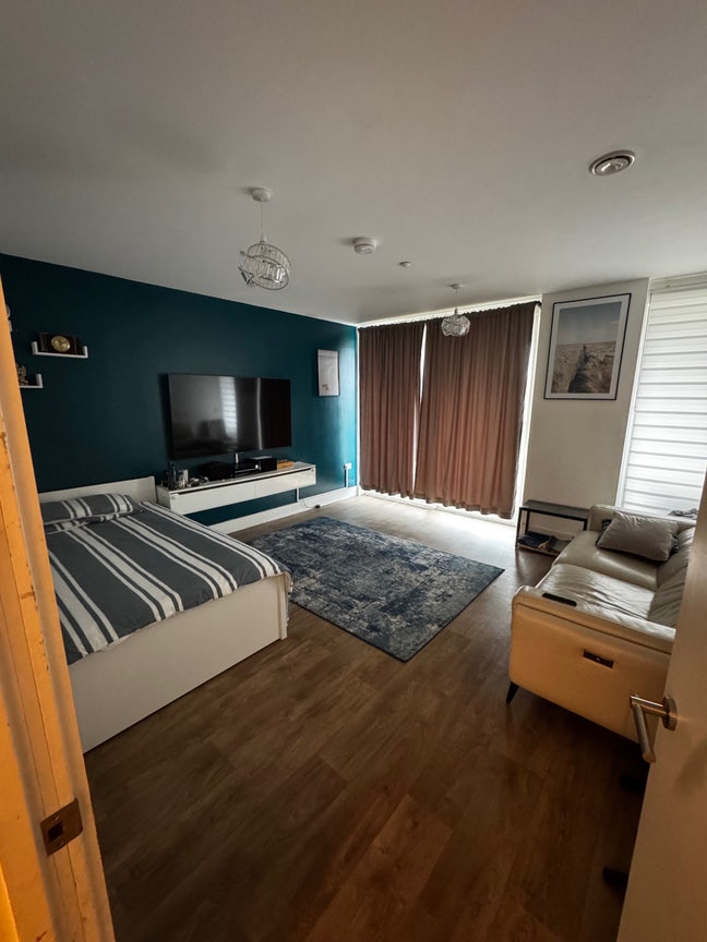 Double Room in Caledonian Road Main Photo