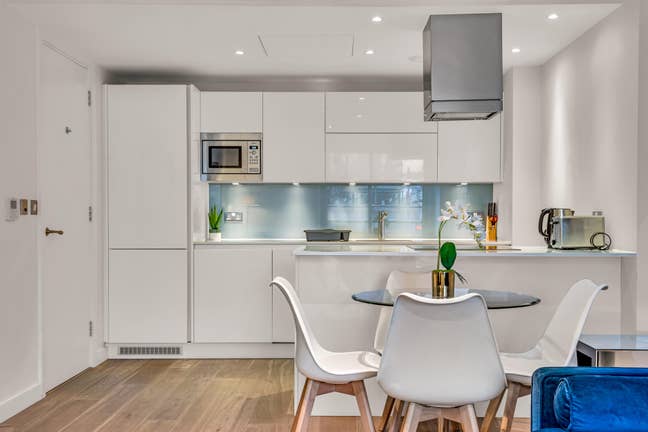 Modern Two Bed Apartment in Shoreditch  Main Photo